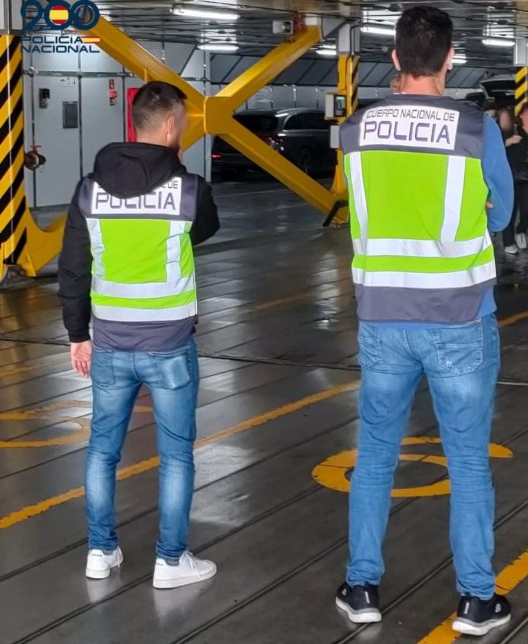 Dos detenidos en un ferry procedente de València con droga escondida en un paquete de chicles y una almohada