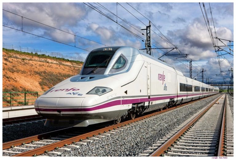 Renfe aumenta las conexiones directas entre València y Castilla y León con dos nuevos servicios AVE