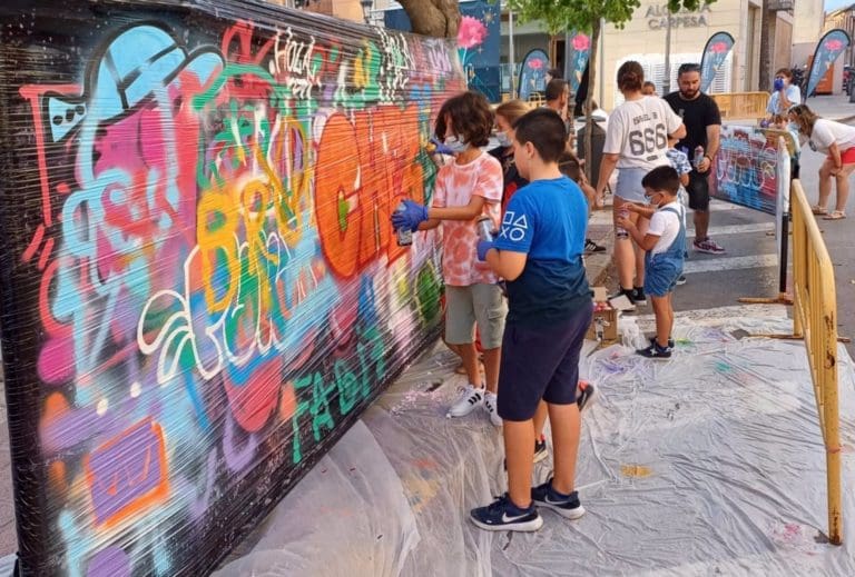 Cuentacuentos, cantajuegos, talleres de grafitti y música de DJ llegan el fin de semana al Parc Central