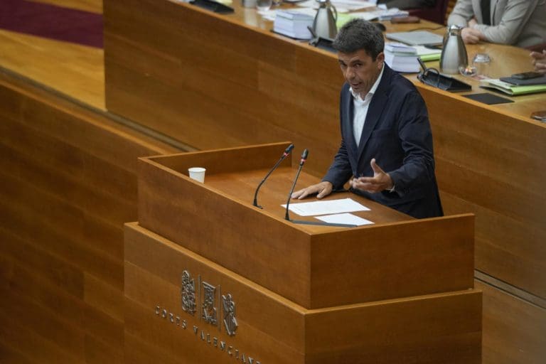 Mazón destaca que la lista de espera quirúrgica de prioridad 1 ha bajado un 64,3% en un año: ‘Esto sí es importante’