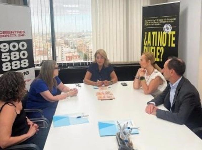 Igualdad incorpora por primera vez al Teléfono de atención a víctimas de violencia sobre la mujer a cuatro abogadas