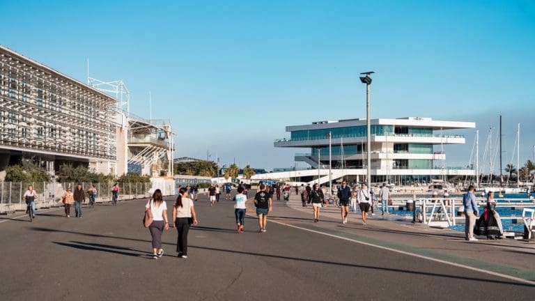 València aprueba la firma de un convenio con el Puerto para gestionar las prestaciones de la Marina