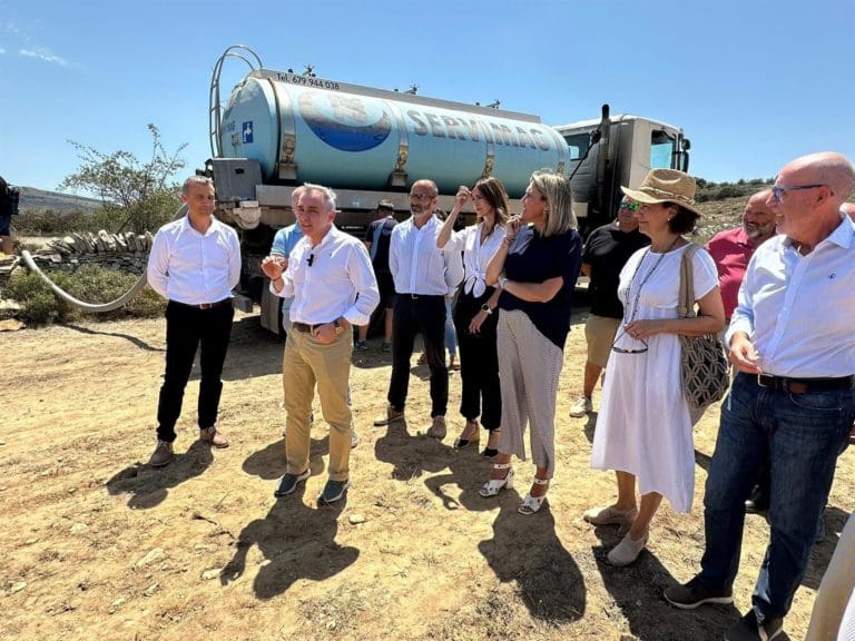 Agricultura destina 1,4 millones para dotar de suministro de agua a explotaciones ganaderas de la Comunitat