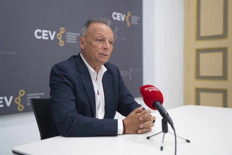 Navarro (CEV) resalta el diálogo de UGT en Ford: ‘Si hubiese conflictos laborales, posiblemente habría decidido cerrar’