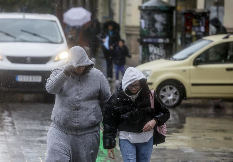 La Comunitat vive un domingo con precipitaciones fuertes en el sur de Valencia y norte de Alicante