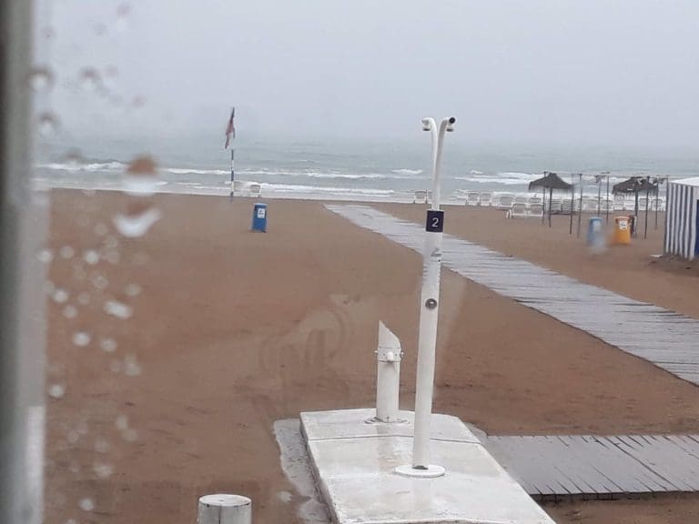 Las tormentas se concentran en el norte de Alicante tras ir de norte a sur y dejan más de 1.300 rayos