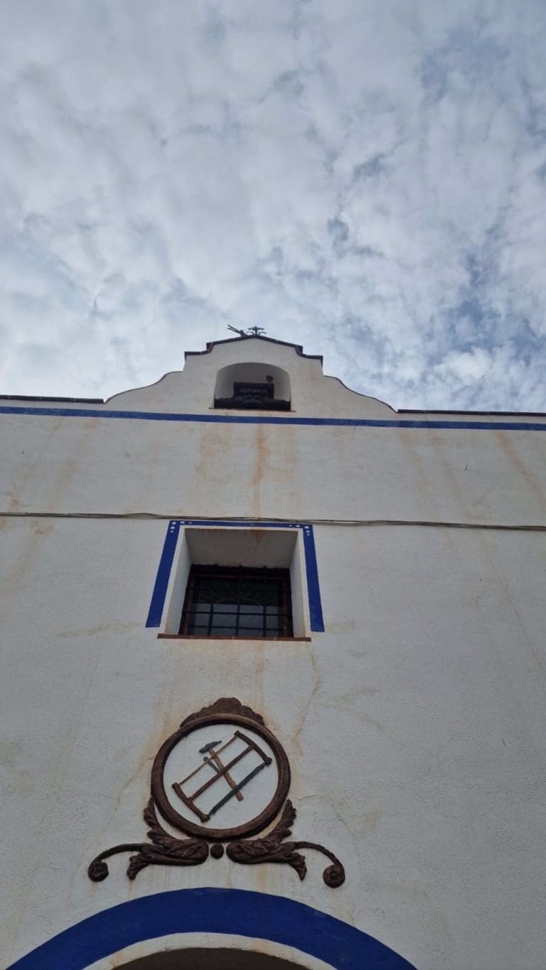 La caída de un rayo provoca destrozos en la ermita de San José de Ayora