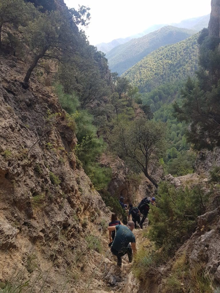 Rescatada una mujer de Valencia tras quedar atrapada en una ladera de difícil acceso en Segura de la Sierra