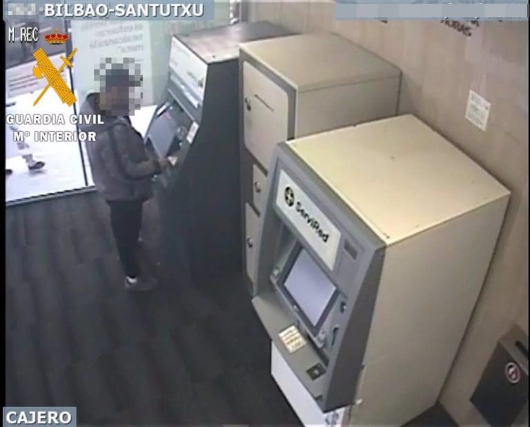 Cae una banda dedicada a la estafa en la compraventa de mascotas por internet, con víctimas en Villalonga