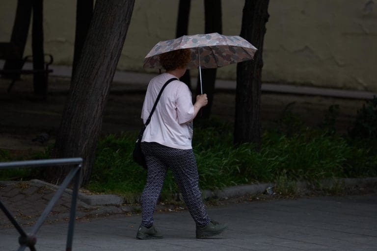 Valencia entre las 14 provincias con avisos por lluvias, tormentas, calor y oleaje