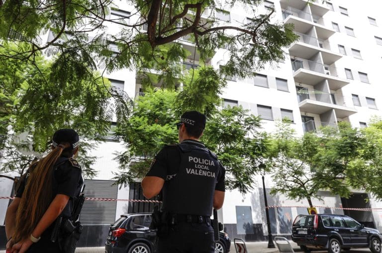 Familias realojadas del incendio de Campanar dejan Safranar: ‘Volvemos a la rutina, si Dios quiere’