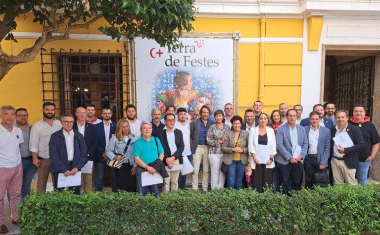 La Generalitat ofrecerá a los municipios de más de 50.000 habitantes formar parte de la Comisión Asesora de Fiestas y Tradiciones de la Comunitat Valenciana