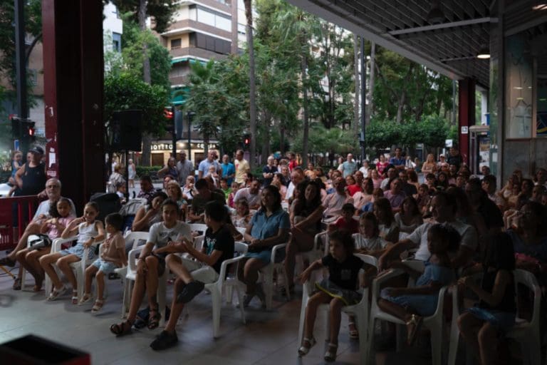 Torrent despide ‘A la Lluna de Torrent 2025’ a lo grande con un fin de semana de circo, magia, música y cine