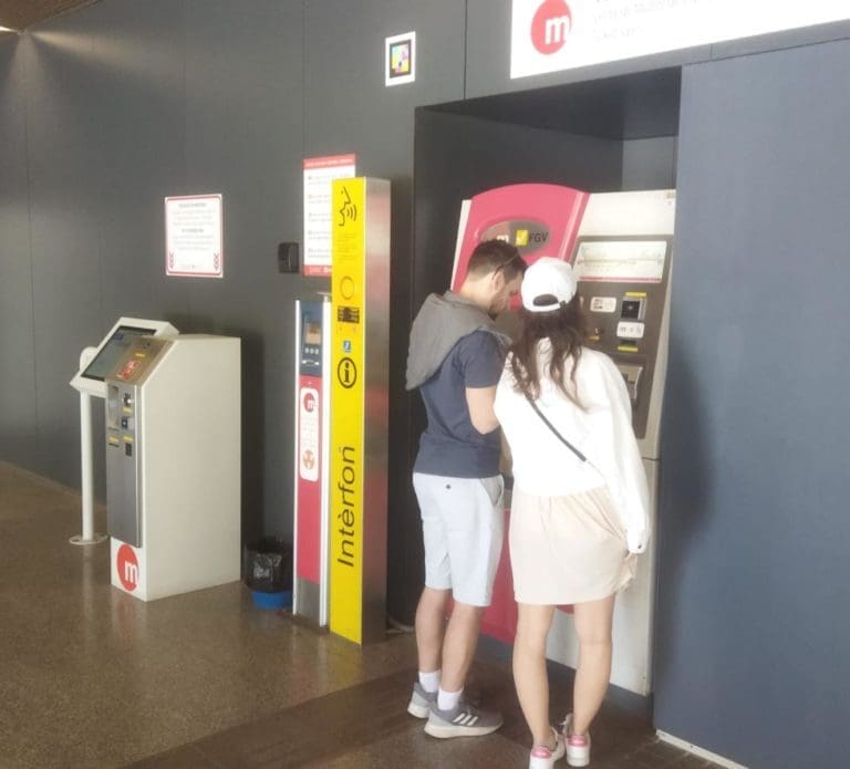 FGV mejora las prestaciones y las condiciones de accesibilidad de las máquinas de venta de títulos de viaje de la red de Metrovalencia