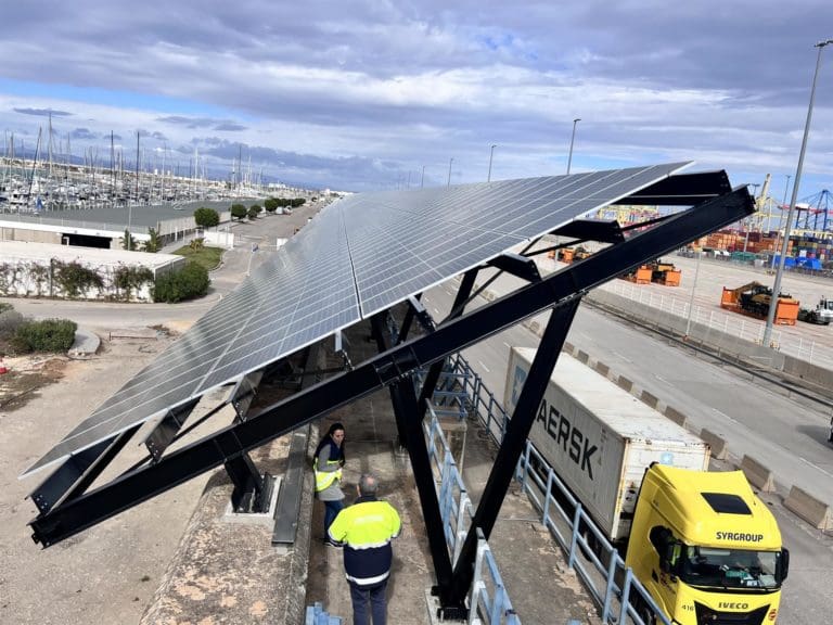 La energía fotovoltaica que genera Valenciaport ahorra la emisión de más de 100 toneladas de CO2 en siete meses