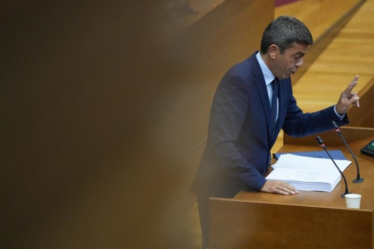 Mazón defiende la bajada de impuestos y el Plan Vive de acceso a la vivienda en su primer Debate