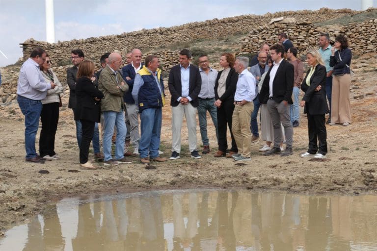 Mazón destaca el apoyo al sector primario en su lucha contra la sequía con medidas ‘reales, urgentes y eficaces’