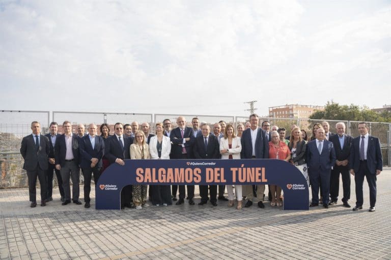 Empresarios, Consell y Ayuntamiento piden que se acelere ‘más’ el Corredor Mediterráneo porque avanza ‘muy poco a poco’