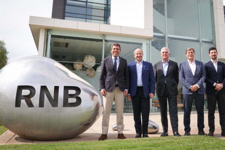 Mazón destaca la inversión de más de 100 millones de euros de RNB en La Pobla de Vallbona que generará 1.000 empleos