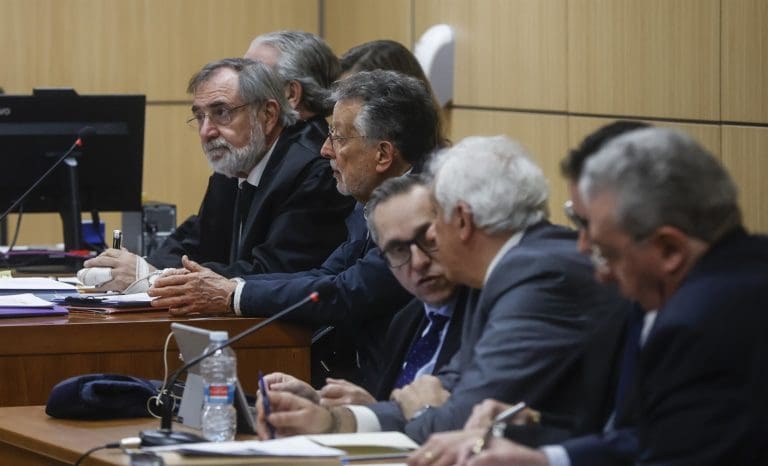 La jueza sostiene que Grau cobró una comisión de 1 millón a través de las cuentas de EEUU de una de sus hijas