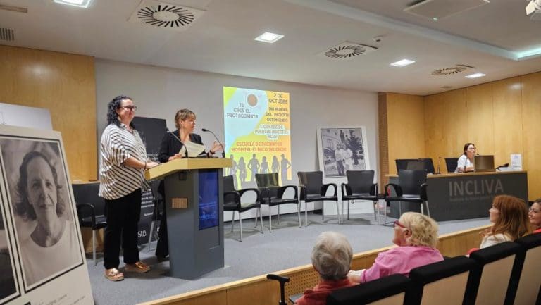 El Hospital Clínico de València pone en marcha una escuela de pacientes ostomizados