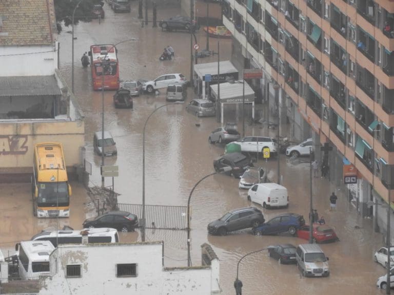 Mazón destaca la inversión de 35 millones en reconstrucción de 20 pueblos al asumir competencias municipales