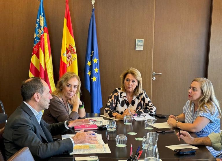 Diputación y Generalitat reforzarán la atención a las mujeres en municipios de menos de 15.000 habitantes