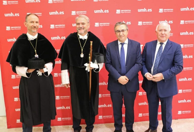 Rovira anuncia que el Consell aprobará un decreto para declarar la compatibilidad del profesor sustituto