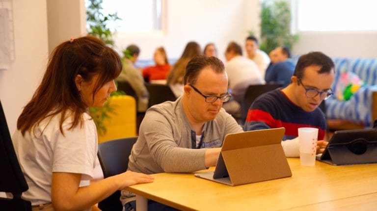 Asindown recibe 83.000 euros del Consell para programas de prevención del alzheimer en personas con síndrome de down