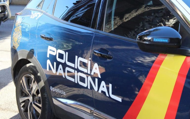 Detenido acusado de acuchillar en el cuello a su compañero de piso