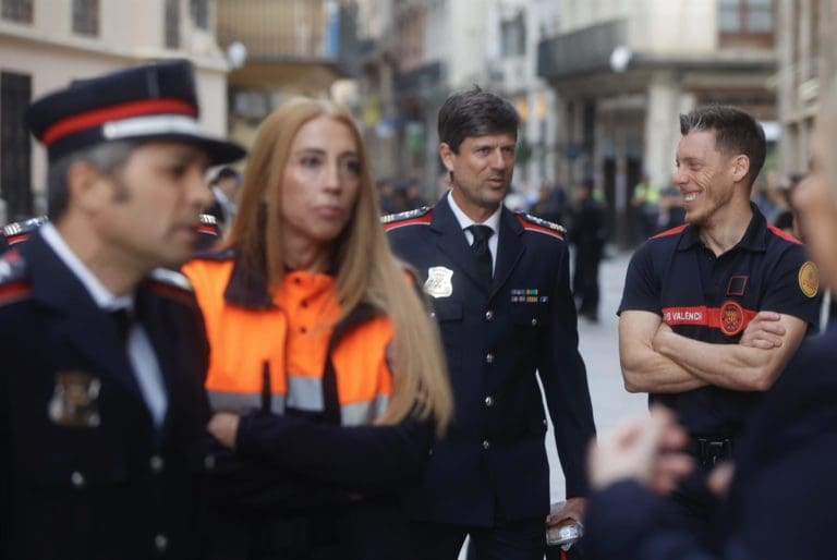 Homenaje a los héroes del incendio de Campanar: reconocimiento de la Generalitat por su valentía