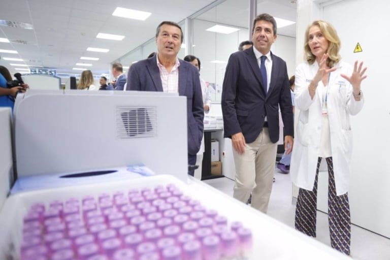 La Fe, primer hospital público de España en disponer del secuenciador de genomas más potente para detectar cáncer