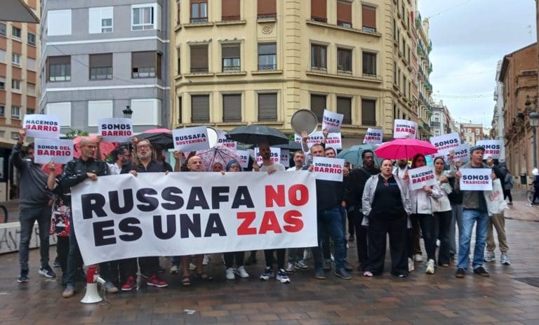 Protestas de hosteleros de Russafa contra la ZAS reivindicando su importancia para regenerar el barrio