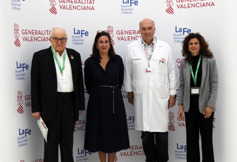 La Fe expide ‘pasaportes de supervivencia’ a 79 niños y jóvenes curados de cáncer para asegurar su adecuado seguimiento