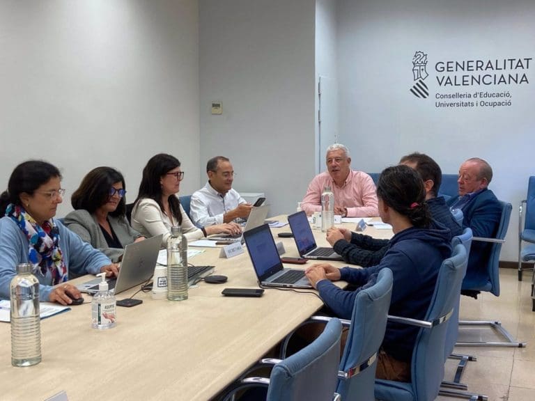 Educación iniciará un concurso de méritos para cubrir plazas de inspectores vacantes tras las últimas oposiciones