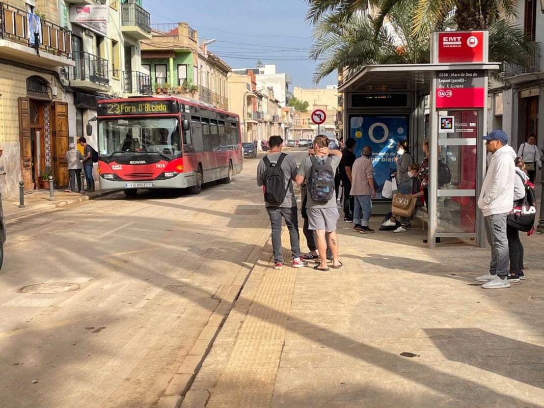 Autobuses de la EMT en las pedanías inundadas por la dana