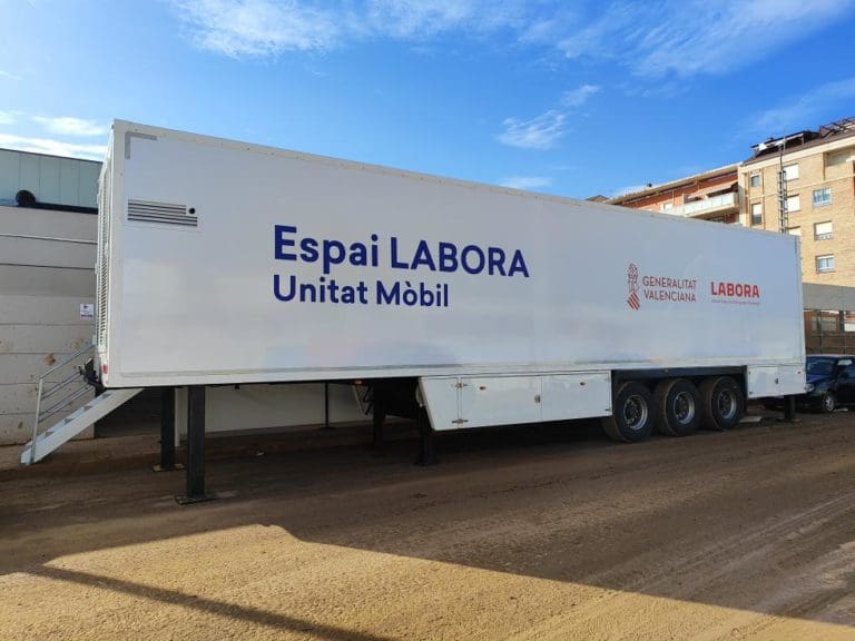 La primera oficina móvil de Labora ya atiende en Catarroja a desempleados y empresas afectadas por la riada