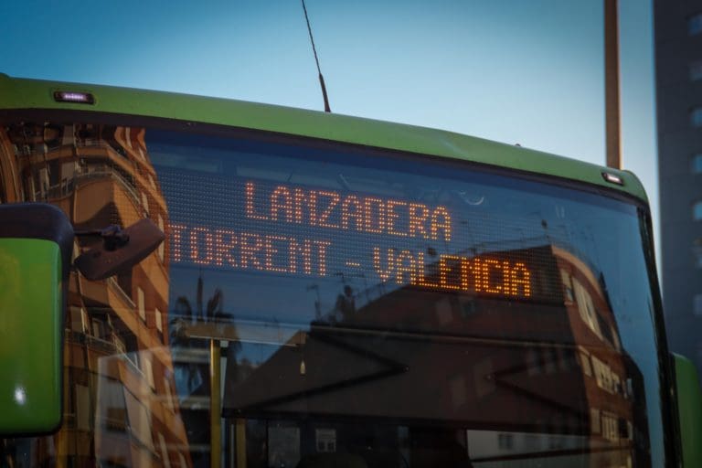 Nuevos horarios y frecuencias de la línea lanzadera para el fin de semana en Torrent