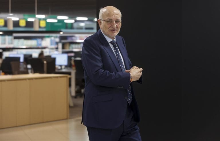 Juan Roig asciende a la cuarta posición en la lista de los más ricos de Forbes España