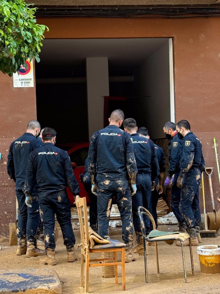 La Policía rescató en Torrent a toda una urbanización y a una mujer de 99 años el pasado martes