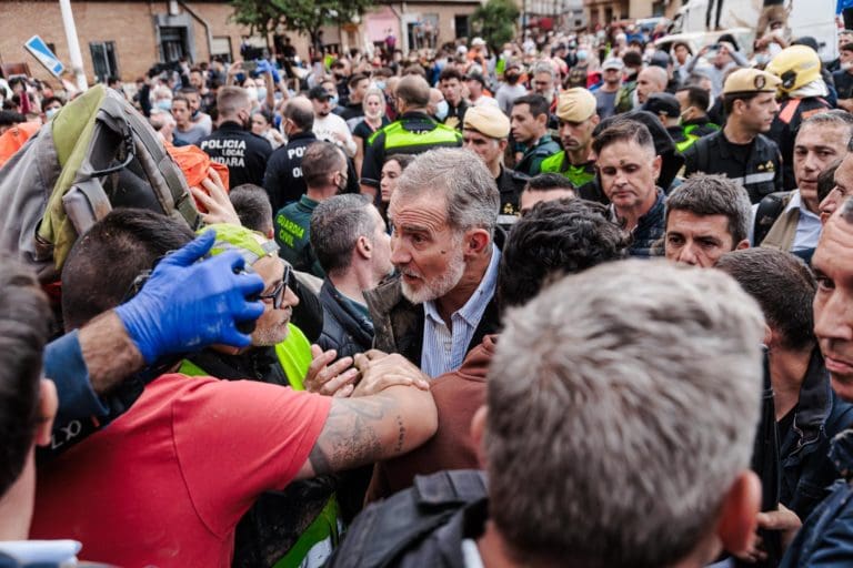 El Rey volverá a Valencia el martes para visitar a las unidades militares que ayudan tras la DANA