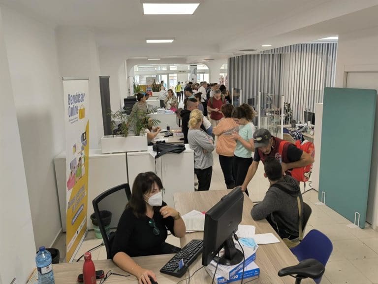 La oficina de información de Benetússer tramita 200 solicitudes de ayudas de la GVA en su primer día