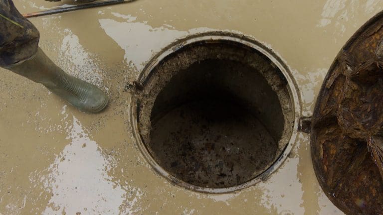 Municipios afectados piden medios para liberar el alcantarillado: ‘Nuestra casa ahora es el barro’