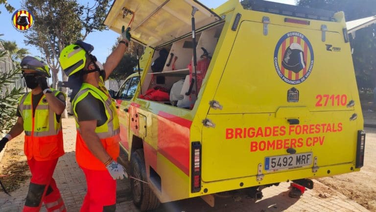 Bomberos avanzan en los trabajos de recuperación del alcantarillado de los municipios afectados por la DANA