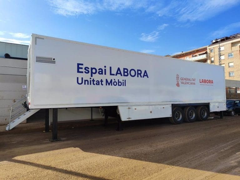 Labora instala una oficina móvil en Catarroja para personas desempleadas y empresas afectadas por la DANA