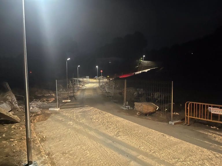 Abierto un paso provisional de vehículos para las urbanizaciones de Chiva en el barranco Gallego