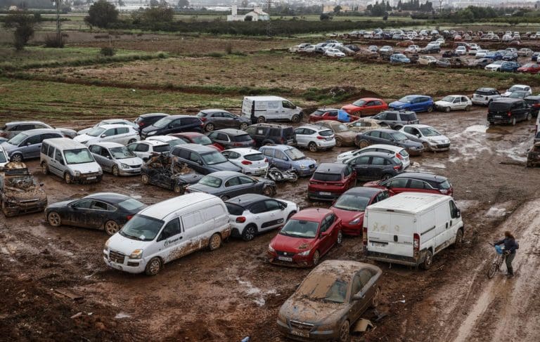La Generalitat pone en marcha una aplicación para registrar y localizar los vehículos siniestrados por la DANA