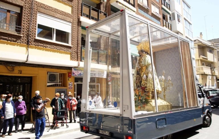 Paiporta, Picanya y Torrent reciben la imagen peregrina de la Virgen de los Desamparados al cumplirse un mes tras la tragedia de la dana