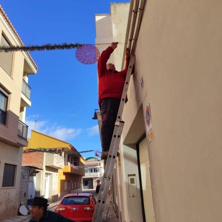 Cabalgata solidaria en ocho municipios de la dana a través del voluntariado y la Fundación Gomaespuma