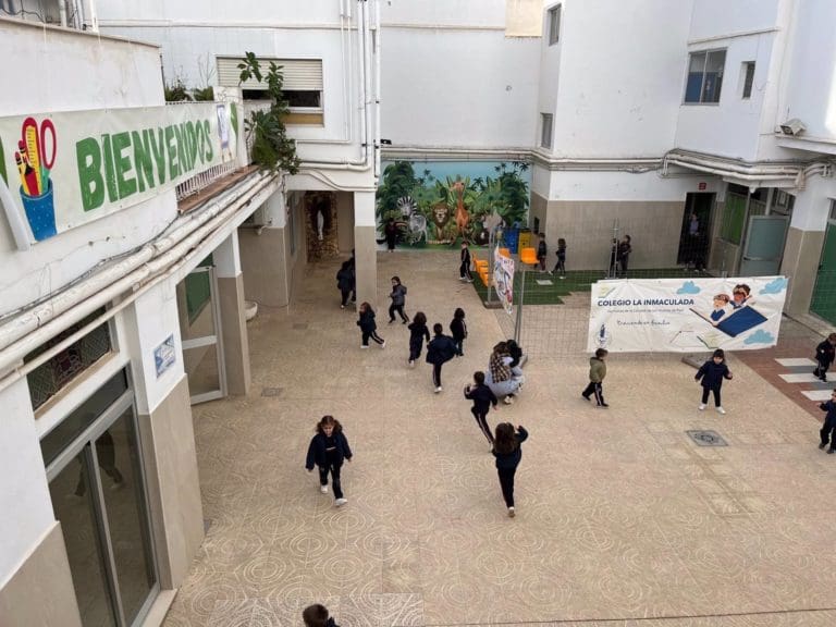 El Colegio La Inmaculada de Paiporta retoma su actividad tras el paso de la DANA
